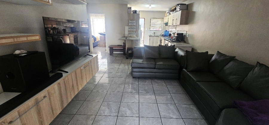 To Let 2 Bedroom Property for Rent in Waterkloof A H North West